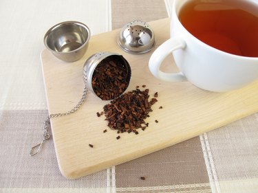 Honeybushtea and tea infuser ball