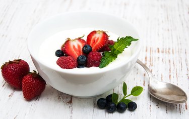 Yogurt with fresh berries