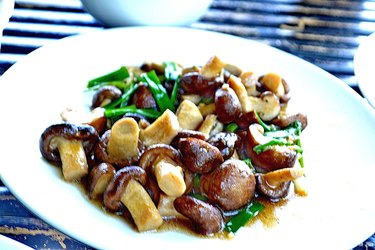 Stir fried shiitake mushroom with oyster sauce