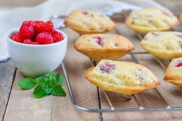 Madeleines cookie with raspberry on cooling rack