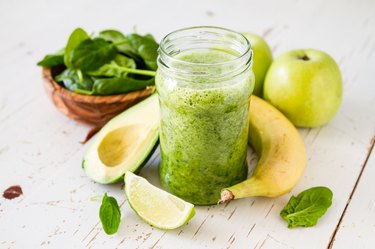 Green smoothie and ingredients