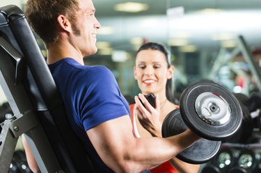 Personal Trainer in gym