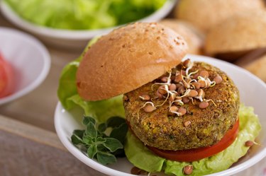 Vegan burgers with lentils and pistashios