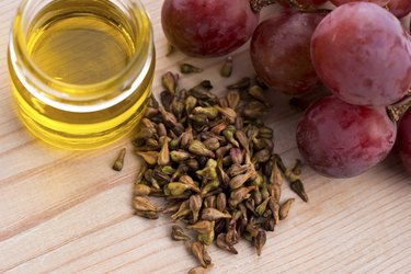 7 Benefits of Grapeseed Oil For Hair and its Uses – Shoprythm