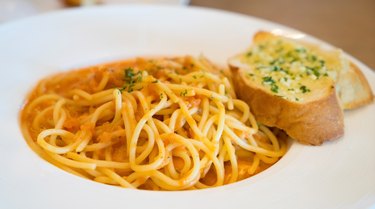 Spaghetti with Garlic Bread