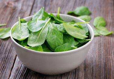 Fresh spinach in bowl