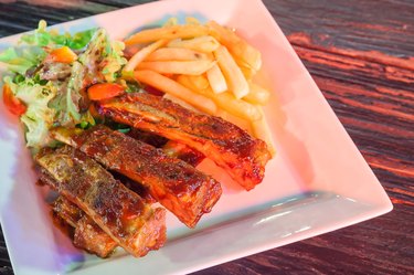 Barbecued ribs with french fries