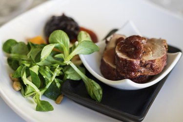 Pork tenderloin with lamb's lettuce salad, and dried apricots an