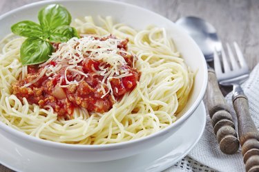 Spaghetti with minced meat and tomato sauce