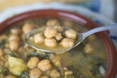 Stew of chickpeas and spinach