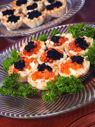 Photo, plate of caviar hors d'oeuvres, Color, High res