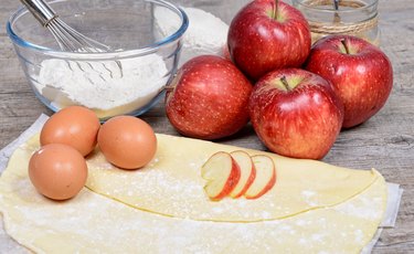 ingredients for apple pie, with flour, apples and ciders
