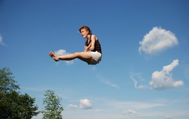 How to Tone Your Tummy on a Trampoline