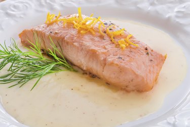 salmon grilled with dill