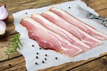 raw bacon slices