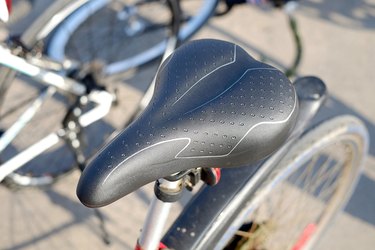 Pelvis, Coccyx pain while cycling, Saddle