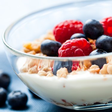 Muesli with yogurt and fresh fruits