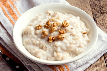 oatmeal porridge with walnuts