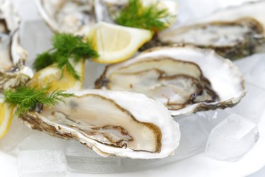 Oysters with lemon and dill