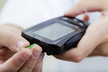 diabete-control test blood sugar with glaucometer