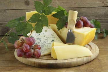 cheeseboard (Maasdam, Roquefort, Camembert) and grapes