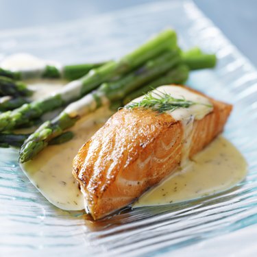 Salmon fillet with asparagus and yellow sauce