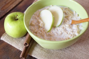 oatmeal with apples