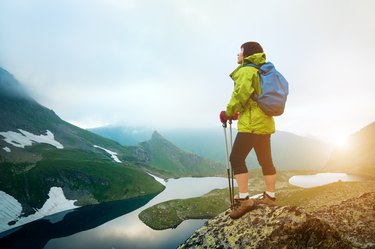 女人徒步旅行