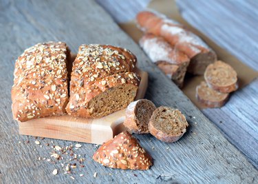 Whole grain bread with sunflower seeds, flax and grain