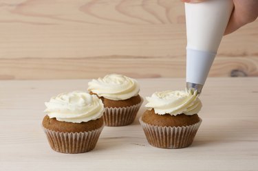 New Silicone Giant Cupcake Pan -- Muffin Mould Big Top Bake Cake