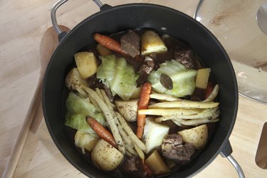 Classic Québécois dish: Beef and winter vegetables "Bouilli"