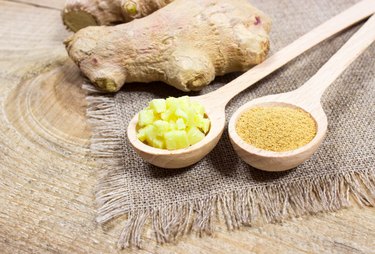 Dry Ginger Vs. Fresh Ginger: Which One Is Healthier For You? Expert Weighs  In