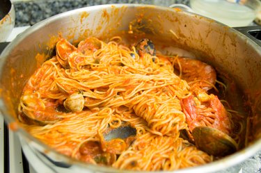 pasta with shellfish prepared to serve