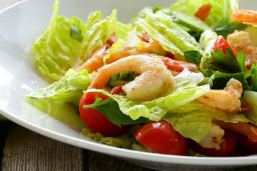 Green salad with grilled shrimp