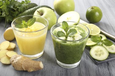 bio cocktail green and yallow smoothie