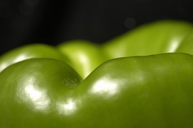 Should I Eat a Raw Bell Pepper?