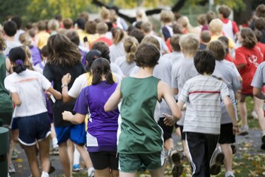 A large group of 12-year-olds running in a race.