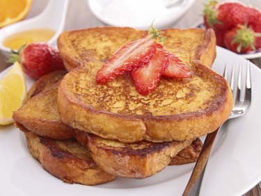 french sugar toast with strawberry