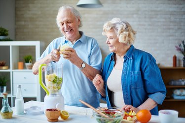 Peeling fruits