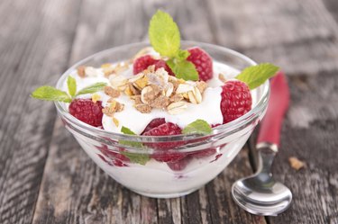 yogurt with berry and muesli