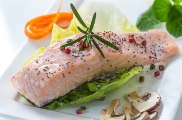 Steamed salmon with vegetables