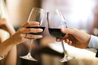 Is there a correlation between acute and chronic red wine intake and health?