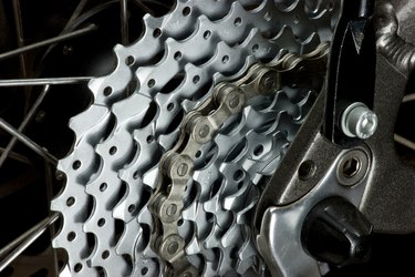 Rear MTB cassette with chain