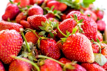 Strawberries calories nutrition