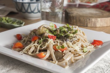 Whole wheat spaghetti with vegetables