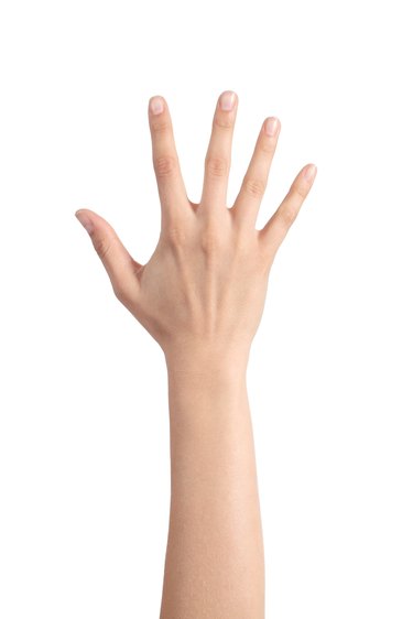 Woman hand showing the five fingers