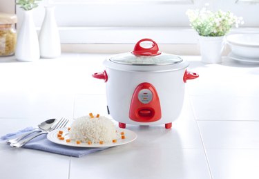 How to Cook Soup With a Rice Cooker