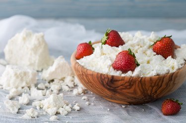 Bowl with cottage cheese and strawberries