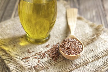 The Anti-Aging Benefits of Flaxseed Oil for Your Heart, Skin, and Brain