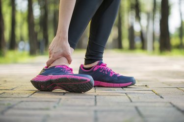 Should You Wear Arch Support? (The TRUTH Behind Orthotics) – Squat